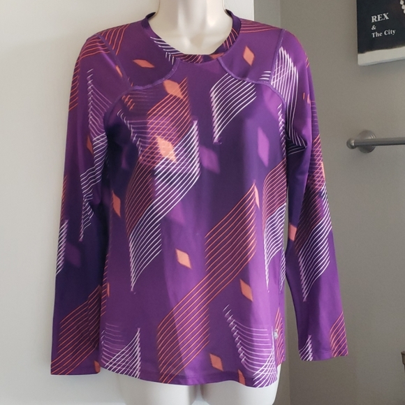 Mountain Hardware Top Size M - Picture 1 of 8